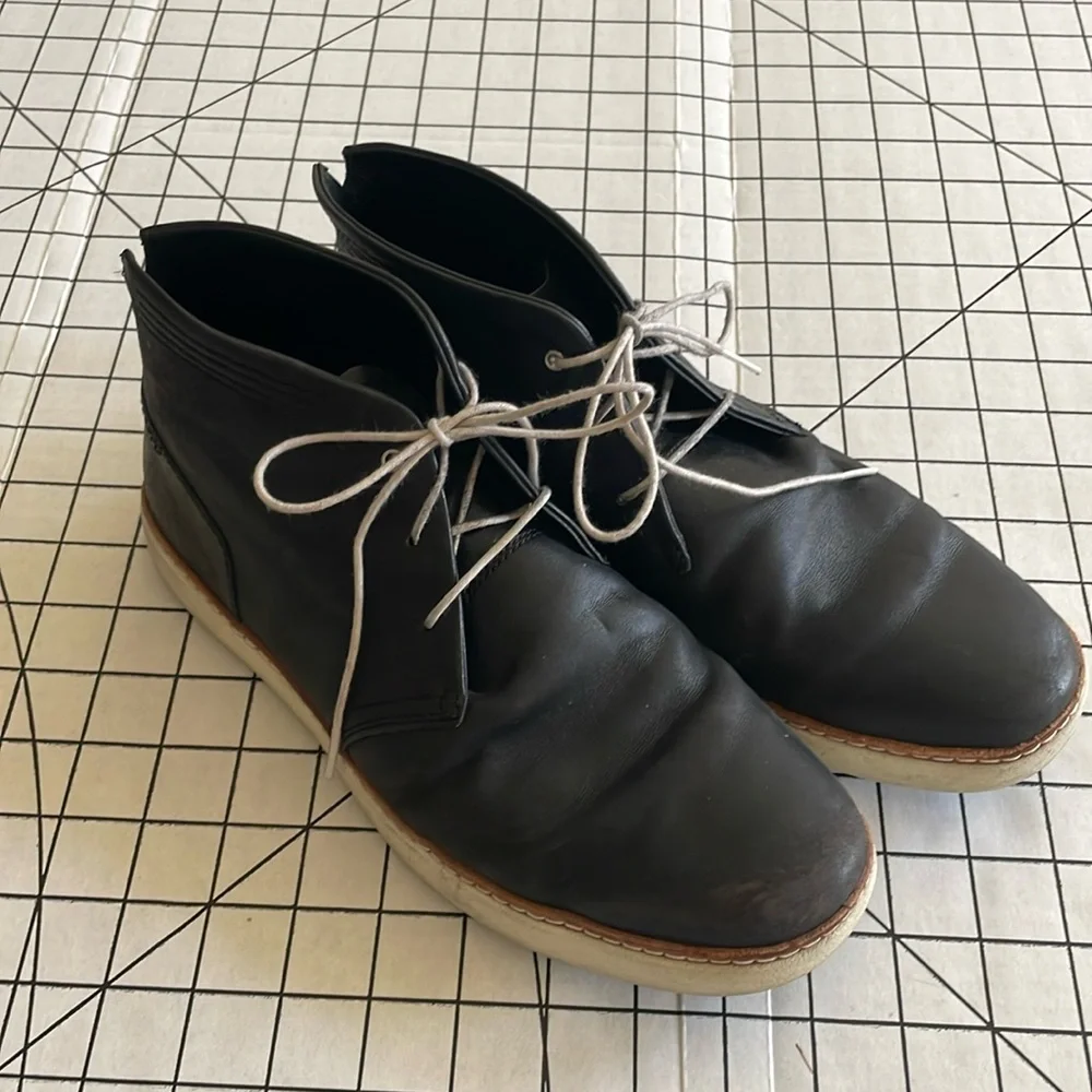 Timberland men’s chukka boots, size 7.5, great used condition black with brown - Picture 1 of 8